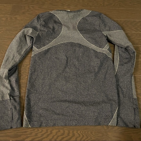 Gap Fit seamless longneck sleeve athletic top size M - Picture 2 of 5